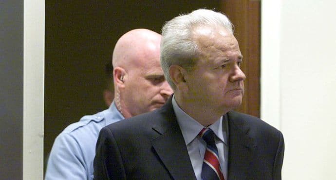 Pavković Koštunici: Da oborimo helikopter s Miloševićem? Pavković Koštunici: Da oborimo helikopter s Miloševićem?