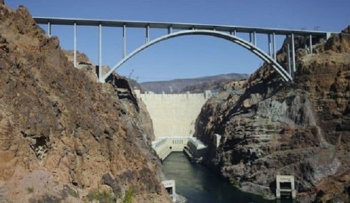 Mrtav pijan ušao u istoriju - postao prvi čovjek koji je preplivao rijeku Kolorado! Mrtav pijan ušao u istoriju - postao prvi čovjek koji je preplivao rijeku Kolorado!