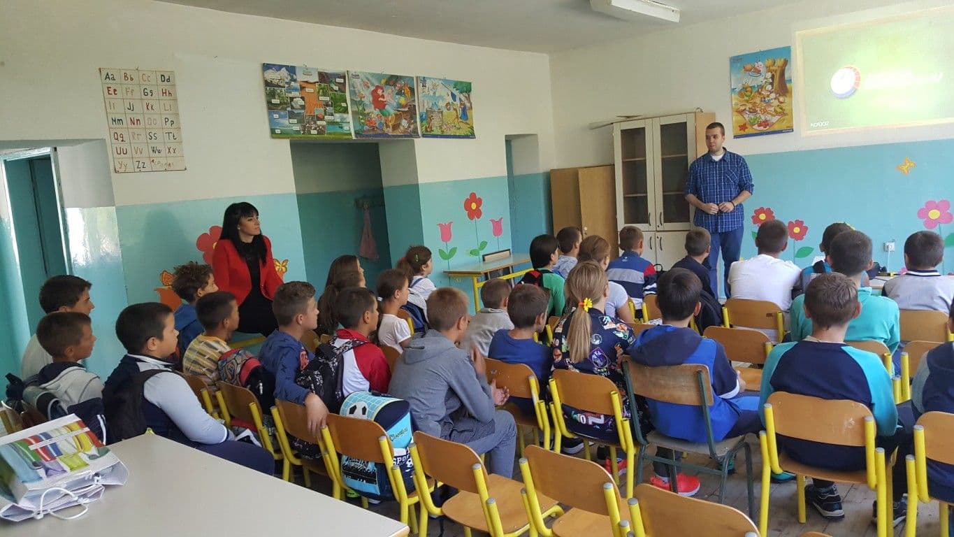 Zavod za metrologiju 11 godina rada obilježio posjetom OŠ u Šavniku Zavod za metrologiju 11 godina rada obilježio posjetom OŠ u Šavniku