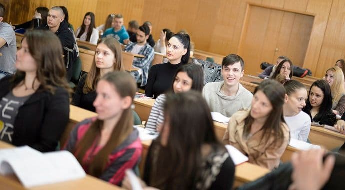 Sjutra upis na specijalističke studije, mjesta ima za 2.349 studenata Sjutra upis na specijalističke studije, mjesta ima za 2.349 studenata