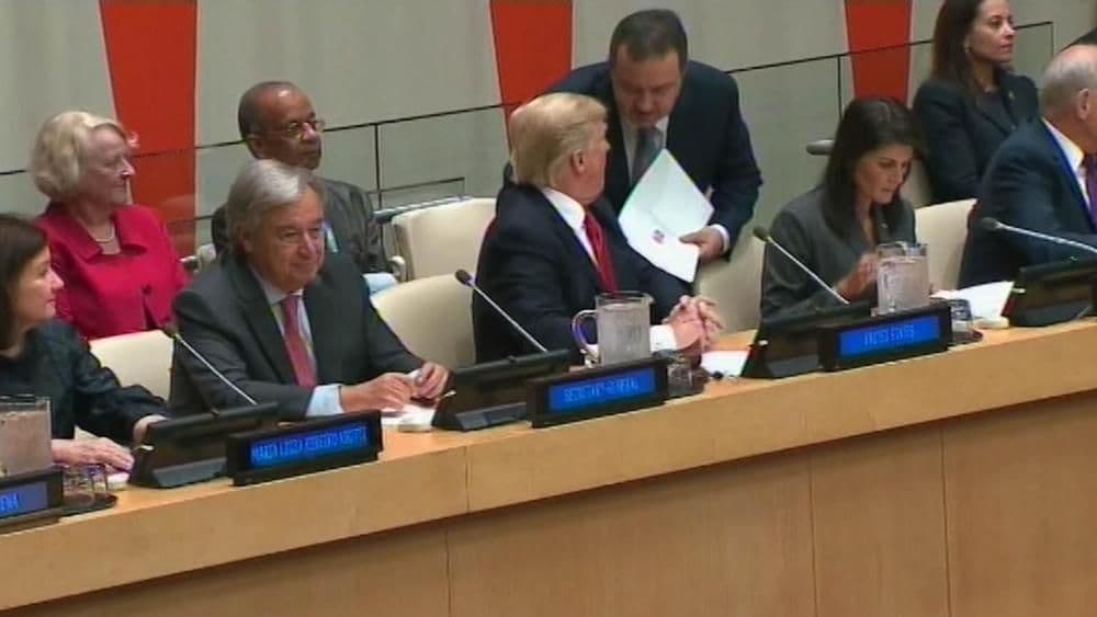 VIDEO: Dačić od Trampa tražio autogram usred skupa u UN VIDEO: Dačić od Trampa tražio autogram usred skupa u UN