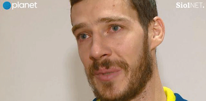 Dragić dobio Petrovićev dres, pa se rasplakao Dragić dobio Petrovićev dres, pa se rasplakao