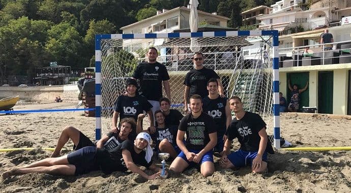 U Ulcinju održan revijalni turnir rukometa na pijesku U Ulcinju održan revijalni turnir rukometa na pijesku