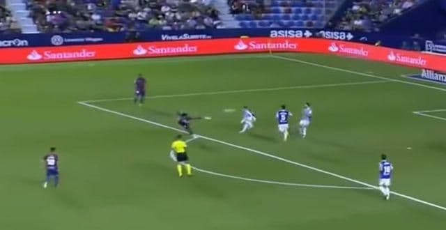 Spektakularan volej štopera Levantea (VIDEO) Spektakularan volej štopera Levantea (VIDEO)