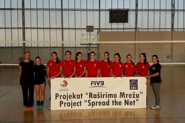 OSCG kroz projekat "Raširimo mrežu" donirao opremu Sportskom centru Igalo OSCG kroz projekat "Raširimo mrežu" donirao opremu Sportskom centru Igalo