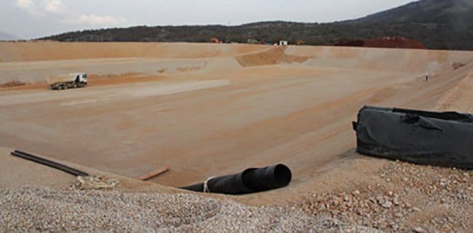 Ulcinj i Bar duguju 1,6 miliona eura deponiji "Možura" Ulcinj i Bar duguju 1,6 miliona eura deponiji "Možura"