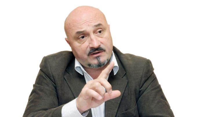 Sudio je Klintonu, savjetovao Karadžića, a branio je i Cecu Sudio je Klintonu, savjetovao Karadžića, a branio je i Cecu