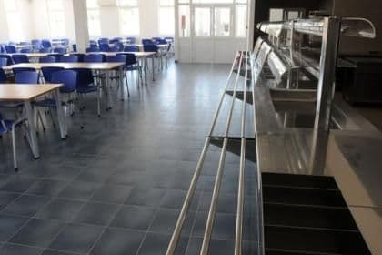 Glavni grad obezbjeđuje oko 600 bespatnih obroka dnevno Glavni grad obezbjeđuje oko 600 bespatnih obroka dnevno