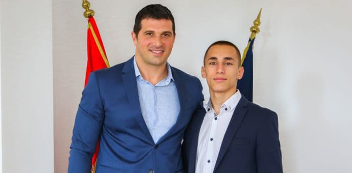 Ministarstvo sporta nagradilo evropskog vicešampiona Dulovića sa 4.000 eura Ministarstvo sporta nagradilo evropskog vicešampiona Dulovića sa 4.000 eura