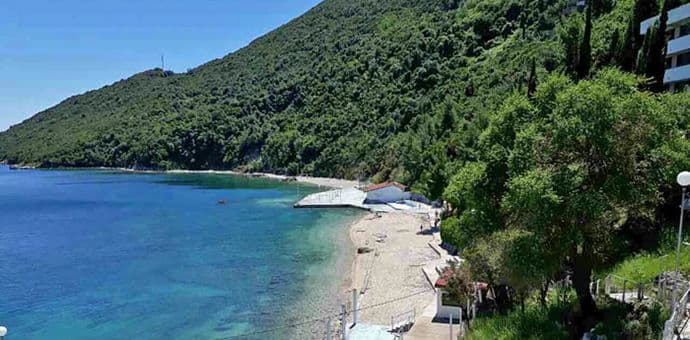 Novo odgađanje ročišta po tužbi radnika hotela "Riviera" u Njivicama Novo odgađanje ročišta po tužbi radnika hotela "Riviera" u Njivicama