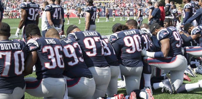 Tramp: NFL da uvede zabranu klečanja Tramp: NFL da uvede zabranu klečanja