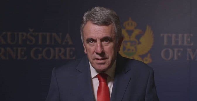 Neven Gošović ministru Purišiću: Krajnje je vrijeme, gospodine ministre... Neven Gošović ministru Purišiću: Krajnje je vrijeme, gospodine ministre...