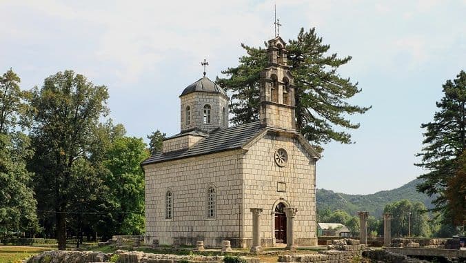 Potpisivanje peticije za povraćaj manastira i crkava za vikend na Cetinju Potpisivanje peticije za povraćaj manastira i crkava za vikend na Cetinju