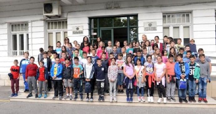 Đaci OŠ "Vuk Karadžić" u posjeti Glavnom gradu Đaci OŠ "Vuk Karadžić" u posjeti Glavnom gradu