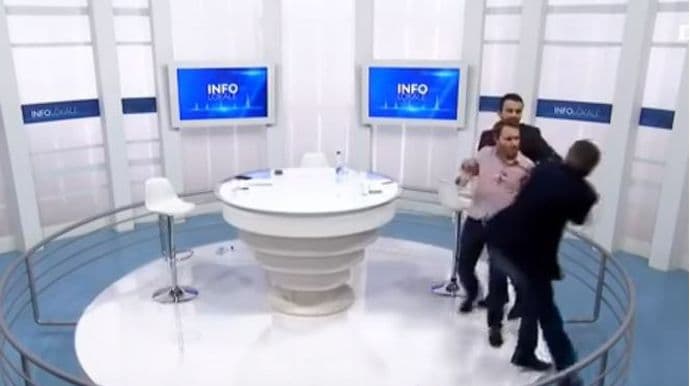 Debata & Tuča: Kosovski političari se potukli u studiju (VIDEO) Debata & Tuča: Kosovski političari se potukli u studiju (VIDEO)