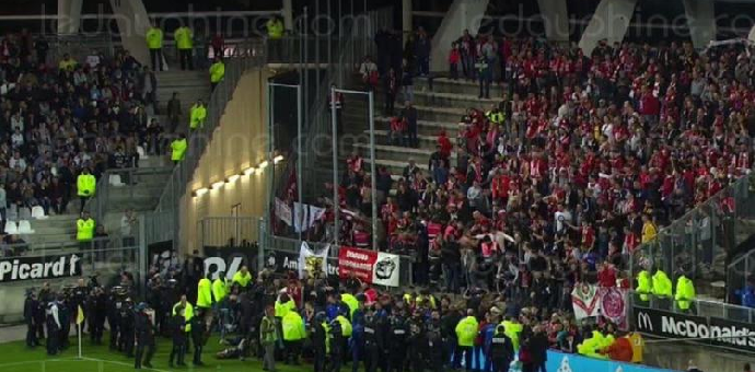 Srušila se tribina, ima teže povrijeđenih (VIDEO) Srušila se tribina, ima teže povrijeđenih (VIDEO)