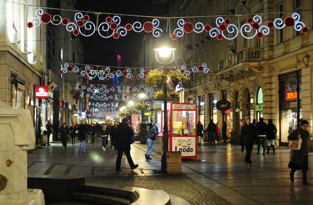Beograd sija: Prolaznici nijesu mogli da vjeruju gdje se nalaze Beograd sija: Prolaznici nijesu mogli da vjeruju gdje se nalaze