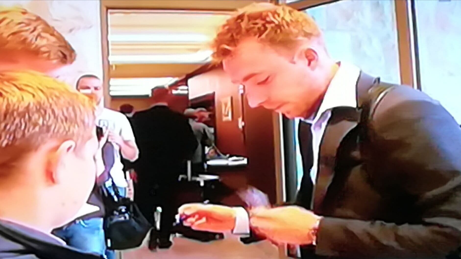 Danci doputovali u Podgoricu, Eriksen dijelio autograme Danci doputovali u Podgoricu, Eriksen dijelio autograme