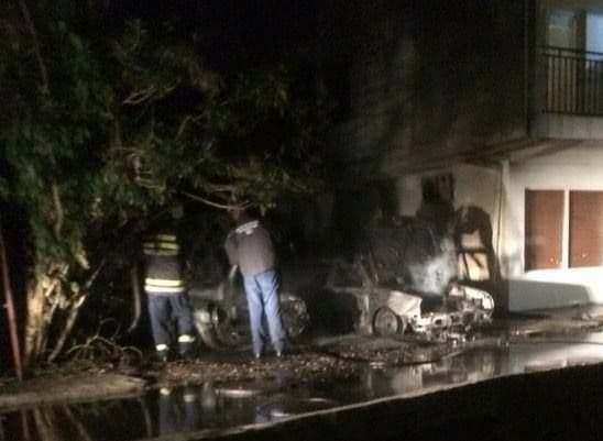 BAOŠIĆI: U požaru izgorjela dva automobila BAOŠIĆI: U požaru izgorjela dva automobila