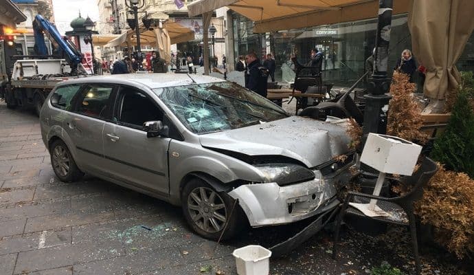 Muškarac kolima uletio u Knez Mihailovu: Ne sjećam se ničega, bio sam pijan Muškarac kolima uletio u Knez Mihailovu: Ne sjećam se ničega, bio sam pijan