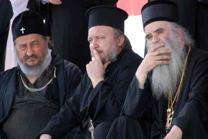 Amfilohije protiv “Srpske kuće”: Srbe trpaju u nišu Amfilohije protiv “Srpske kuće”: Srbe trpaju u nišu