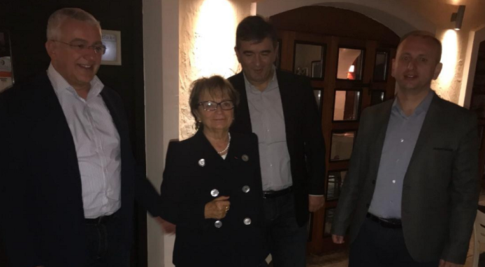 Doris Pak želi da miri posvađanu opoziciju? Doris Pak želi da miri posvađanu opoziciju?