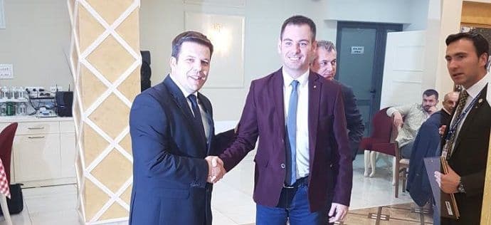 Plaketa zahvalnosti Glavnom gradu za podršku regionalnom povezivanju Plaketa zahvalnosti Glavnom gradu za podršku regionalnom povezivanju