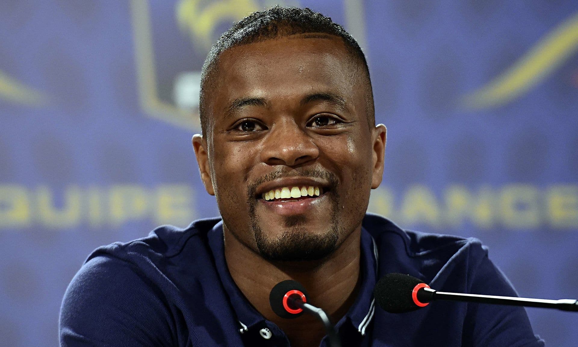 Evra nokautirao navijača Evra nokautirao navijača