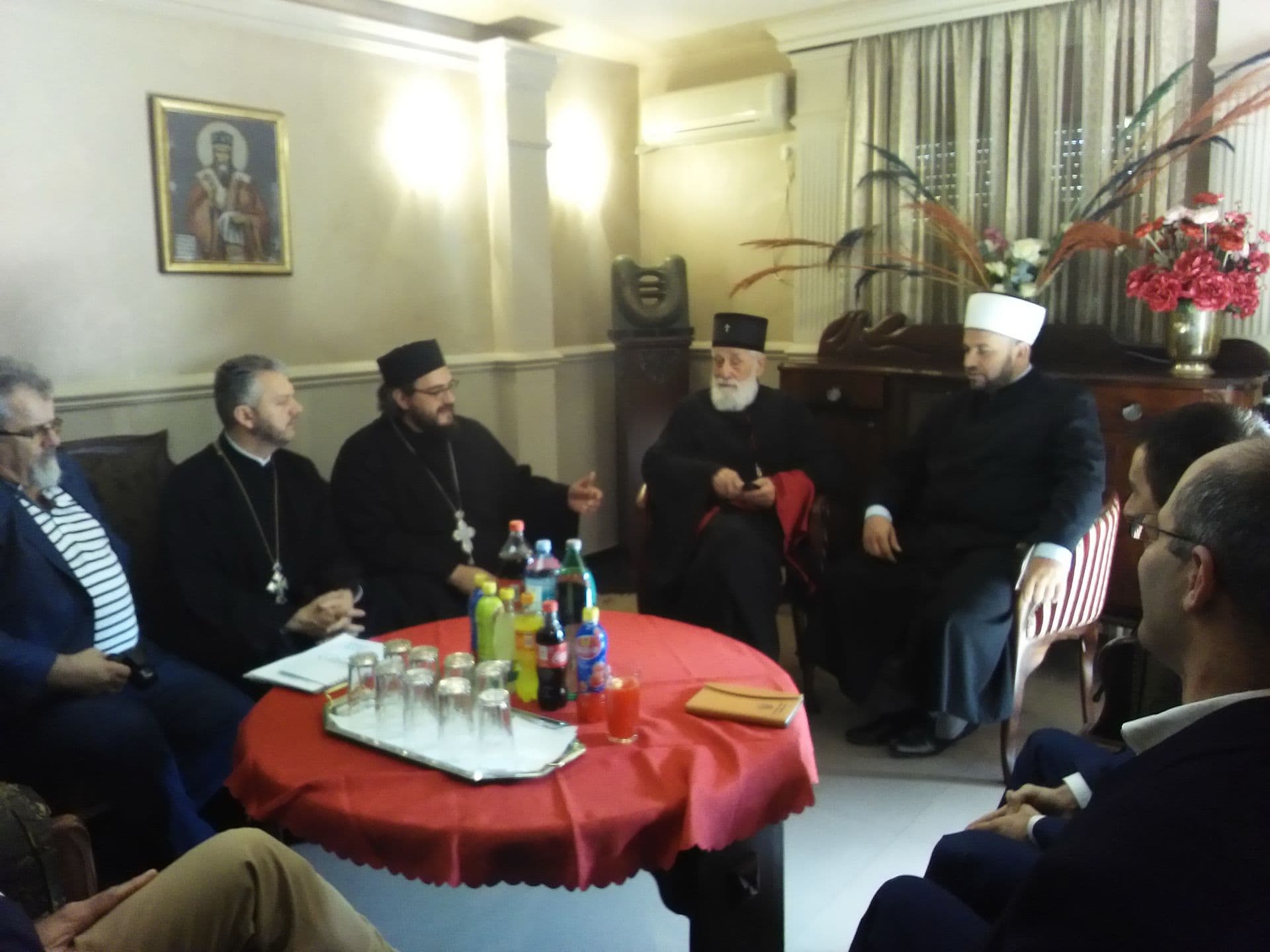 Mitropolit Mihailo sastao se sa reisom Rifatom Fejzićem Mitropolit Mihailo sastao se sa reisom Rifatom Fejzićem