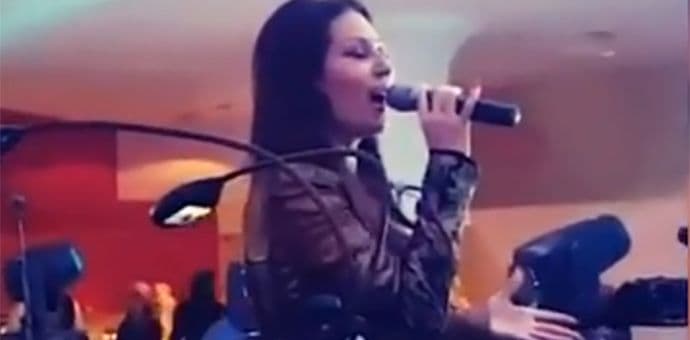 Vjenčanje sina Brana Mićunovića: Pred 500 zvanica zapjevala i Ceca (Foto) Vjenčanje sina Brana Mićunovića: Pred 500 zvanica zapjevala i Ceca (Foto)