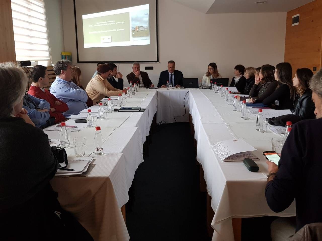 Počela konzervatorska radionica "Stećci - srednjevjekovni nadgrobni spomenici" Počela konzervatorska radionica "Stećci - srednjevjekovni nadgrobni spomenici"