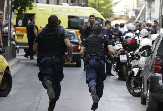 Atina: Dvojica muškaraca pucala na sjedište Pasoka Atina: Dvojica muškaraca pucala na sjedište Pasoka