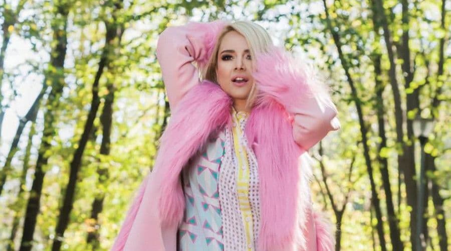 Ana Štajdohar: Dadilja mi je bila Lepa Brena Ana Štajdohar: Dadilja mi je bila Lepa Brena