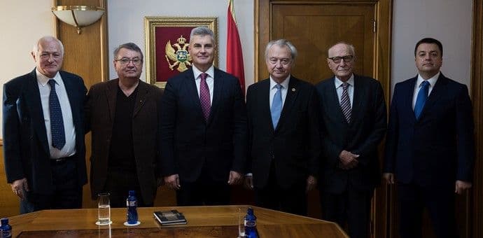 Brajović sa počasnim akademicima DANU i njihovim domaćinima Brajović sa počasnim akademicima DANU i njihovim domaćinima