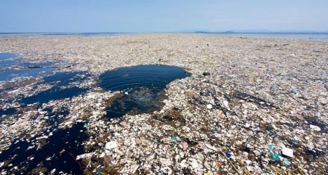 Plastični otpad u okeanu će nadvladati ribu Plastični otpad u okeanu će nadvladati ribu