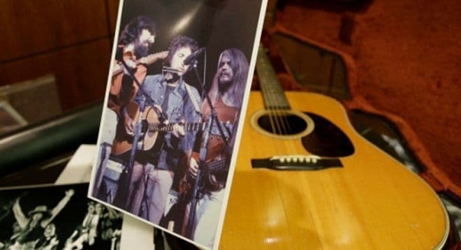 Gitara Boba Dilana prodata na aukciji za skoro 400.000 dolara Gitara Boba Dilana prodata na aukciji za skoro 400.000 dolara