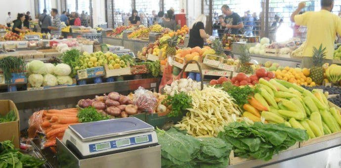 Tržnice i pijace najmanje četiri puta godišnje rade deratizaciju, dezinfekciju i dezinsekciju Tržnice i pijace najmanje četiri puta godišnje rade deratizaciju, dezinfekciju i dezinsekciju