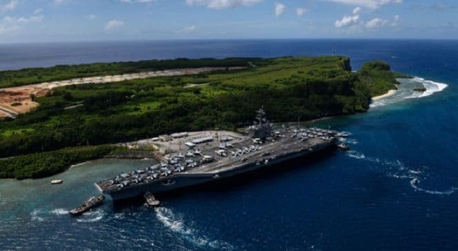 Tri „supernosača“ plove zajedno prvi put poslije deset godina Tri „supernosača“ plove zajedno prvi put poslije deset godina