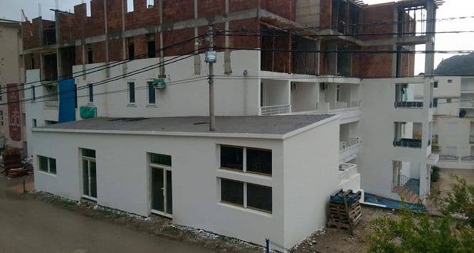 Betonski stub za struju u domaćinstvu Betonski stub za struju u domaćinstvu