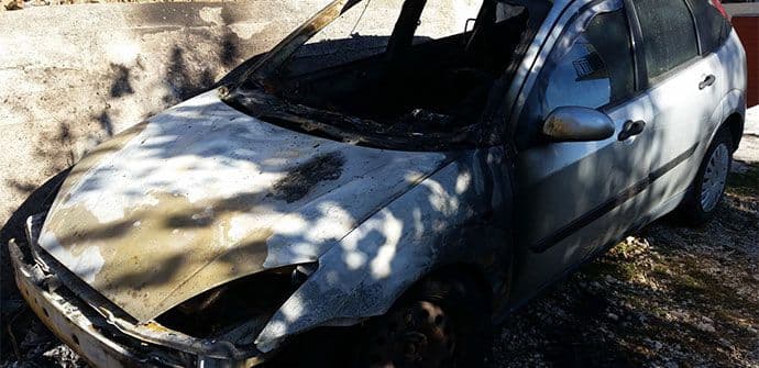 Vozilo dopisnika „Večernjih novosti“ iz Pljevalja namjerno zapaljeno Vozilo dopisnika „Večernjih novosti“ iz Pljevalja namjerno zapaljeno