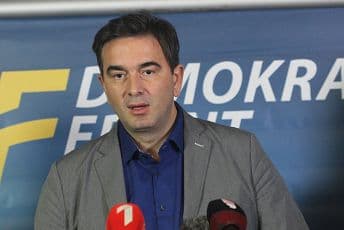 Medojević od Kneževića dobio monografiju sa 10.000 eura Medojević od Kneževića dobio monografiju sa 10.000 eura