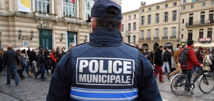 Francuski policajac ubio tri osobe, pa izvršio samoubistvo Francuski policajac ubio tri osobe, pa izvršio samoubistvo