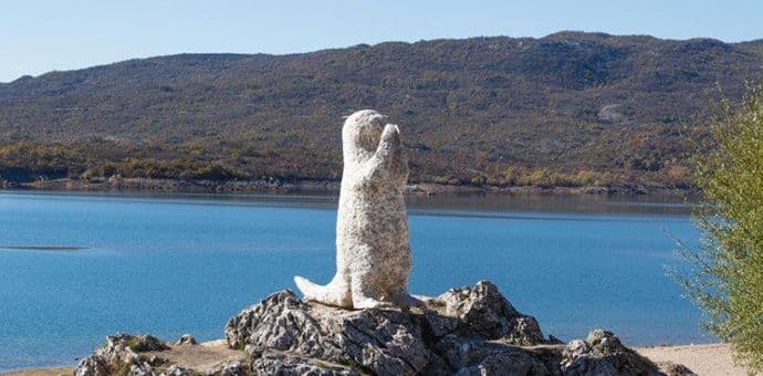 Vidra od recikliranih plastičnih čaša u Delta City-ju Vidra od recikliranih plastičnih čaša u Delta City-ju