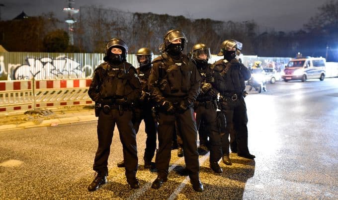Uhapšeno šest osoba, planirali napad na Božićne bazare Uhapšeno šest osoba, planirali napad na Božićne bazare