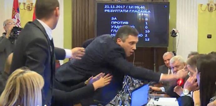 Obradović mišem gađao Martinovića Obradović mišem gađao Martinovića