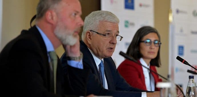 Izuzetni rezultati postignuti u ambijentu političke destrukcije Izuzetni rezultati postignuti u ambijentu političke destrukcije