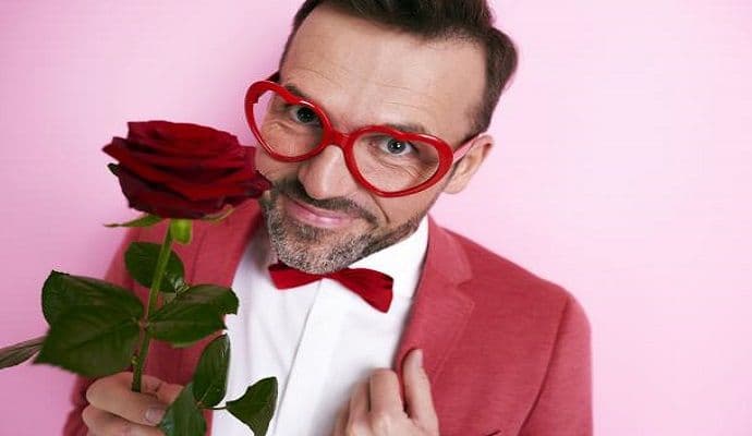 Nudi 10.000 dolara onome ko ga upozna sa djevojkom iz snova Nudi 10.000 dolara onome ko ga upozna sa djevojkom iz snova