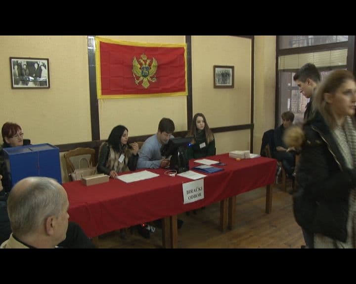Izlaznost: U Mojkovcu glasalo 83,16 odsto, na Cetinju 70,3 odsto birača Izlaznost: U Mojkovcu glasalo 83,16 odsto, na Cetinju 70,3 odsto birača