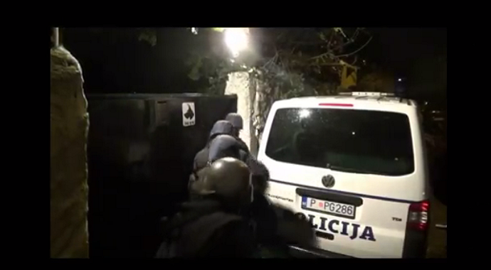 Pretresima u Podgorici oduzeti pištolji, nagazne mine, vozila (Video) Pretresima u Podgorici oduzeti pištolji, nagazne mine, vozila (Video)
