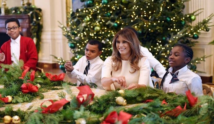 Evo kako izgleda Bijela kuća u duhu Božića (FOTO) Evo kako izgleda Bijela kuća u duhu Božića (FOTO)